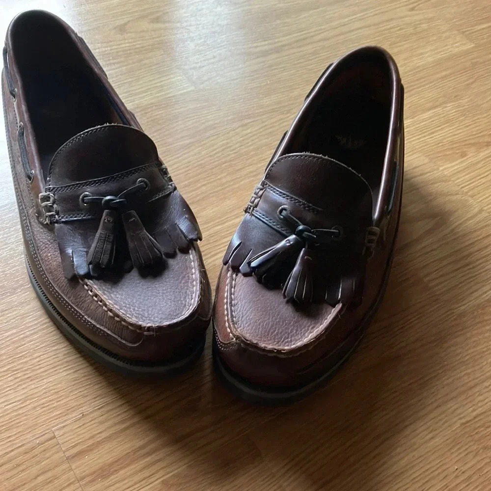 Dockers men’s leather slip on loafer size 11 medium Excellent used condition.